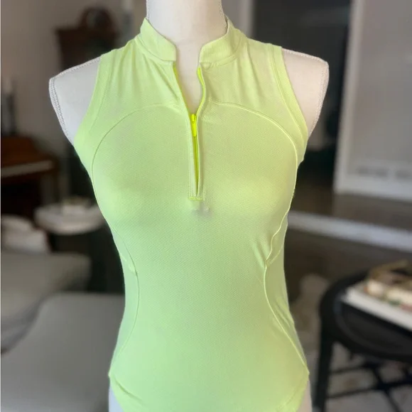 Lululemon 3/4 zip Sleeveless Neon Green Women's Top - Picture 1 of 2